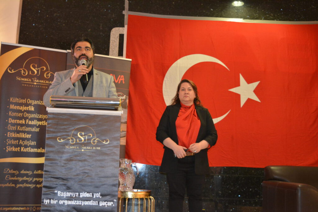 003-1-1536x1025-1-1024x683 Eğitimci Yazar Alişan Kapaklıkaya  Hamburg’da Gönüllere su serpti