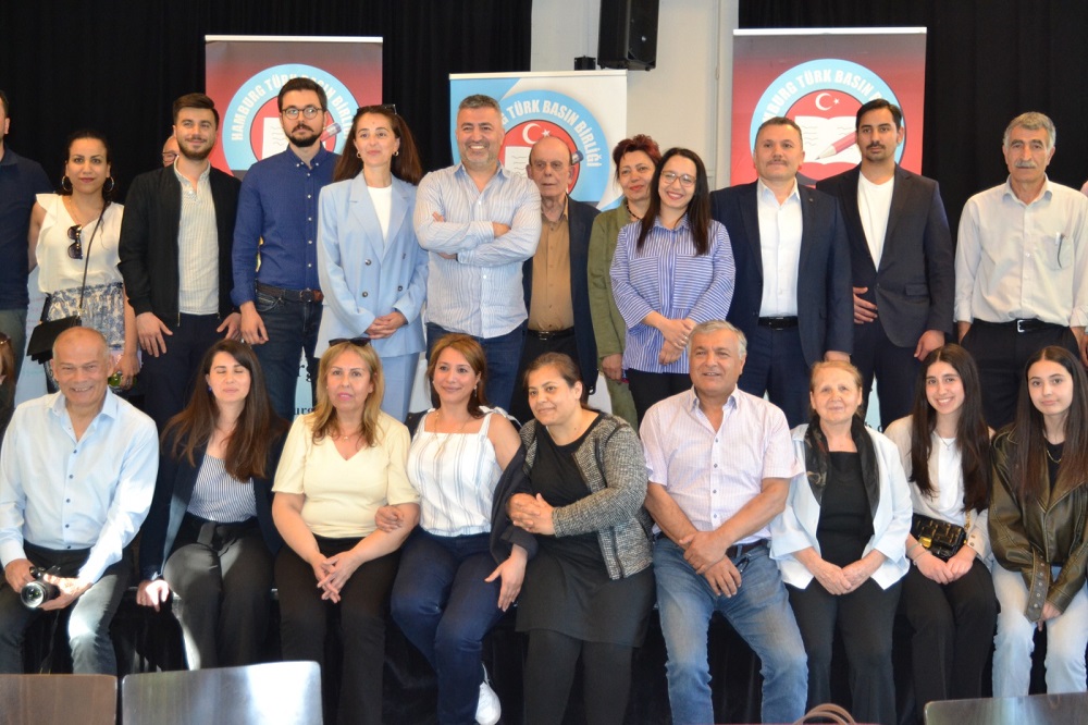 panal-htbb3 Hamburg’da ”Vatandaş sordu, Avukatlar cevapladı”