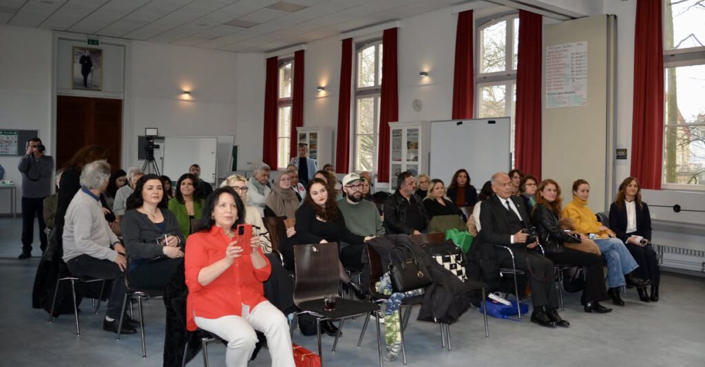 480915722_9911654392200578_2002354502868947911_n-1024x533 HAMBURG SEÇİMLERİNE ADAY OLAN KADINLAR ZORLUKLARA RAĞMEN SİYASETTE YER ALIYOR