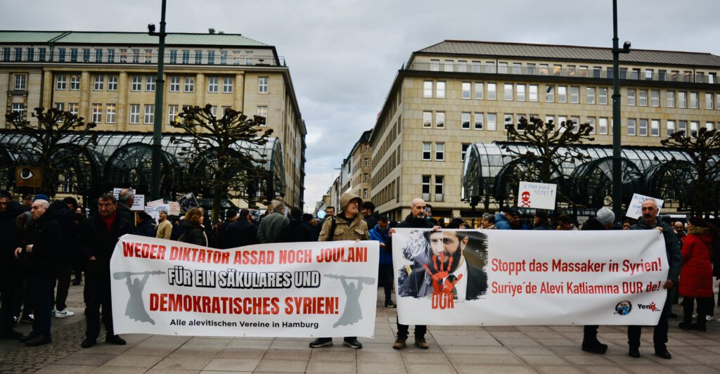 DSC_0617-1024x532 Hamburg'da Suriye’deki Alevi Katliamı Protesto Edildi