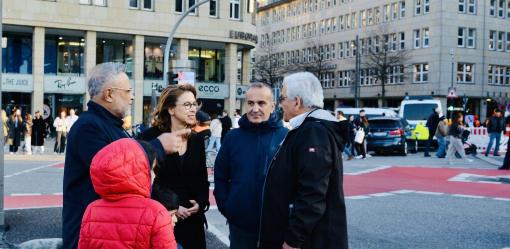 DSC_0714-1024x500 Hamburg’da Demokrasi ve Adalet İçin Dayanışma Gösterisi Düzenlendi