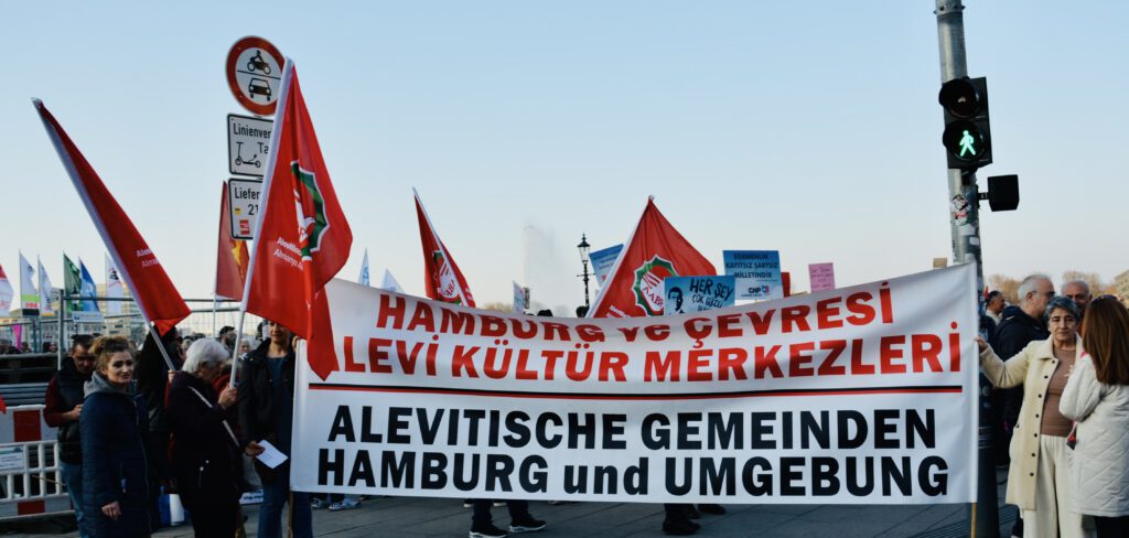 DSC_0716-1024x488 Hamburg’da Demokrasi ve Adalet İçin Dayanışma Gösterisi Düzenlendi