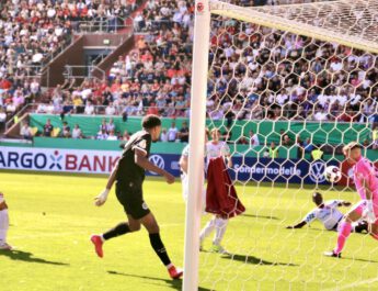 St. Pauli penaltılarla turu geçti
