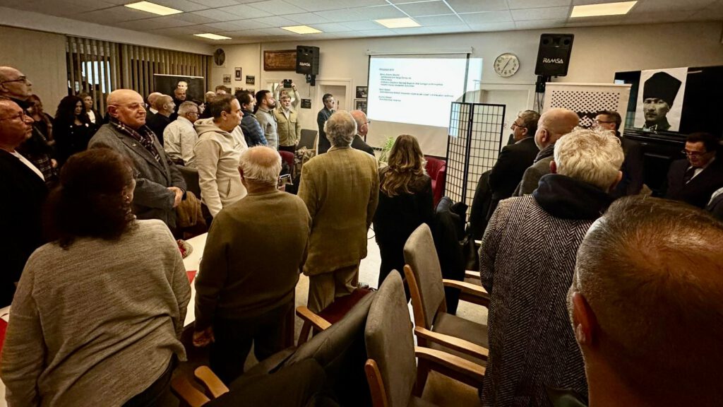 Unknown-121-1024x576 Hamburg’da Atatürk Saygıyla Anıldı