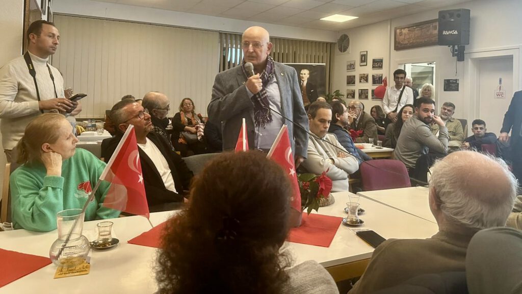 Unknown-122-1024x576 Hamburg’da Atatürk Saygıyla Anıldı