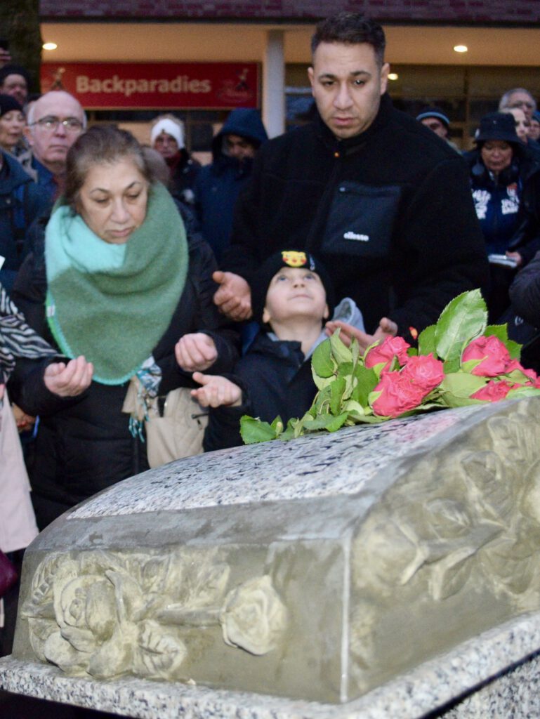 Gulustan-ve-Ramazan-Cem-Avci-dua-ettiler-769x1024 Ramazan Avcı’yı anmada ırkçılığa karşı sessiz kalmama çağrısı