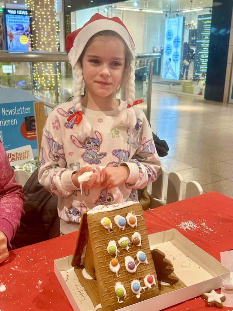 Unknown-157-768x1024 Billstedt’te Aileleri Buluşturan Noel Etkinliği