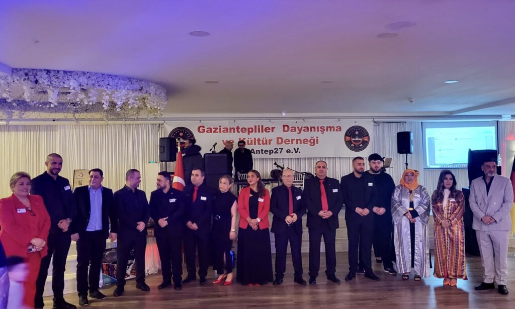 111-1024x615 Hamburg’daki Gaziantepliler Gecesine Fatma Şahin Canlı Bağlandı