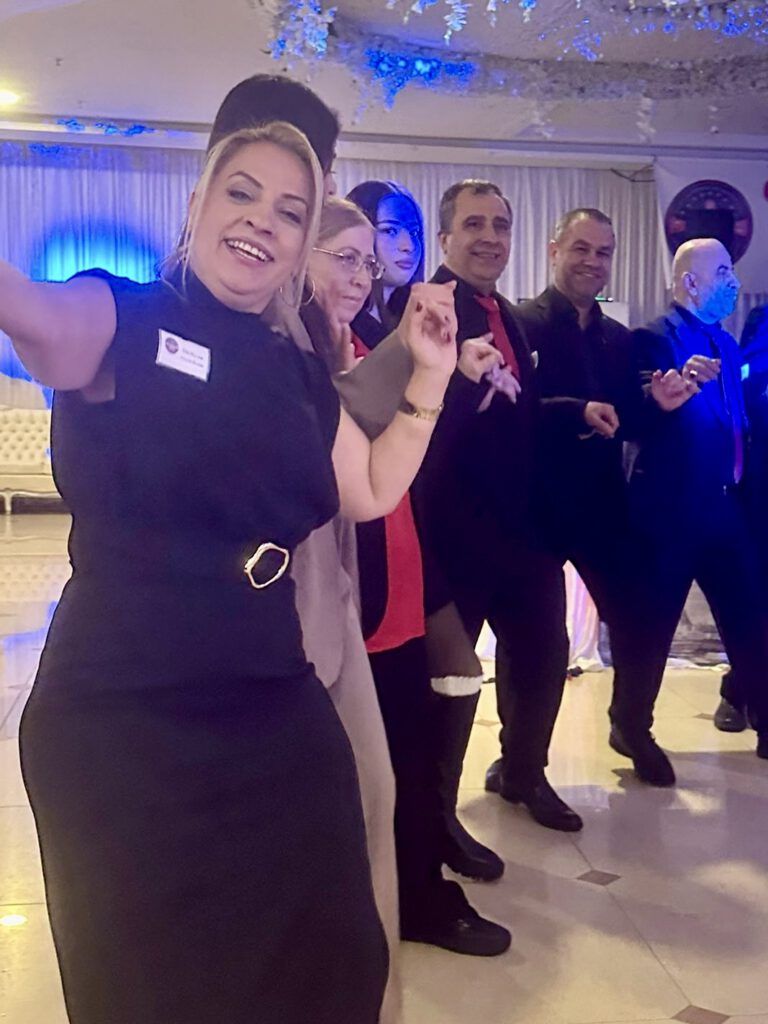 PHOTO-2026-01-10-23-12-20-768x1024 Hamburg’daki Gaziantepliler Gecesine Fatma Şahin Canlı Bağlandı