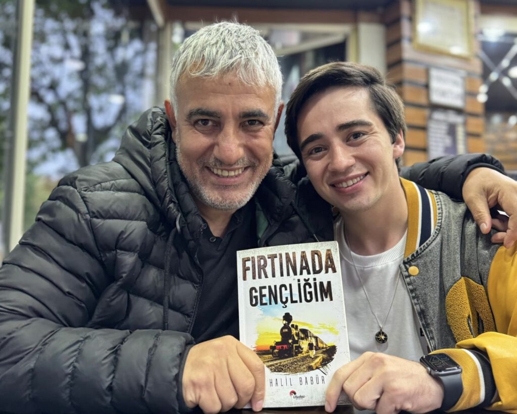 halil-babur-kitabi-1024x819 Halil Babür’ün Dev Projesi "Fırtınada Gençliğim"