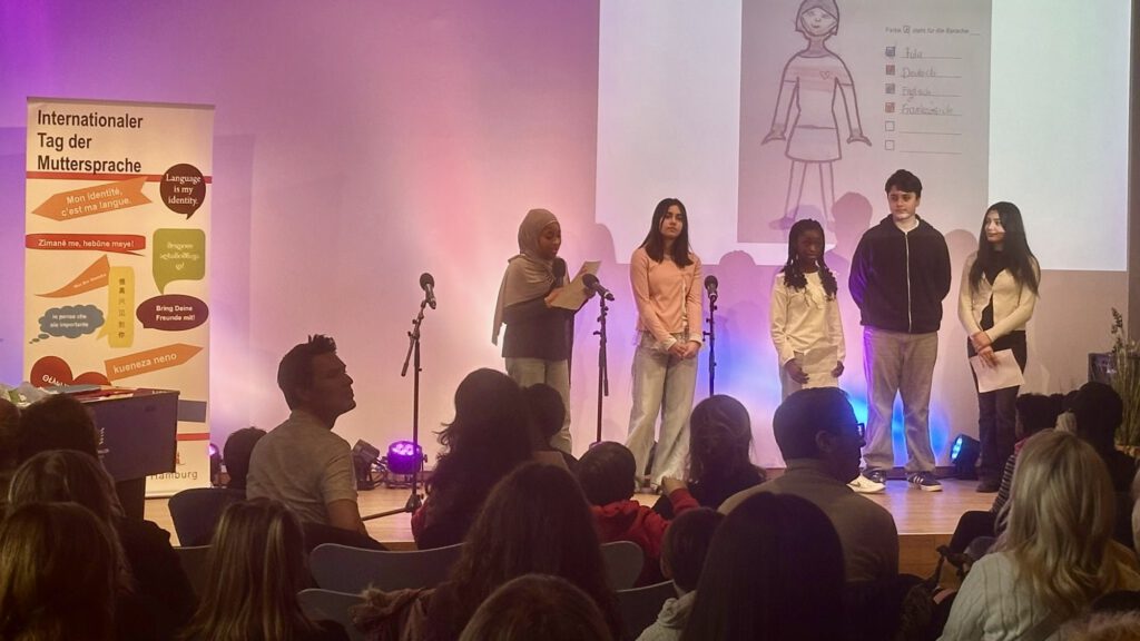 PHOTO-2026-03-02-17-43-51-1-1024x576 Hamburg’da Uluslararası Anadil Günü Coşkuyla Kutlandı