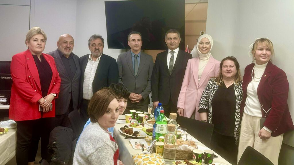 PHOTO-2026-03-08-21-06-20-3-1024x576 Hamburg Gaziantepliler Derneği’nden Türk Dernek Başkanlarına İftar