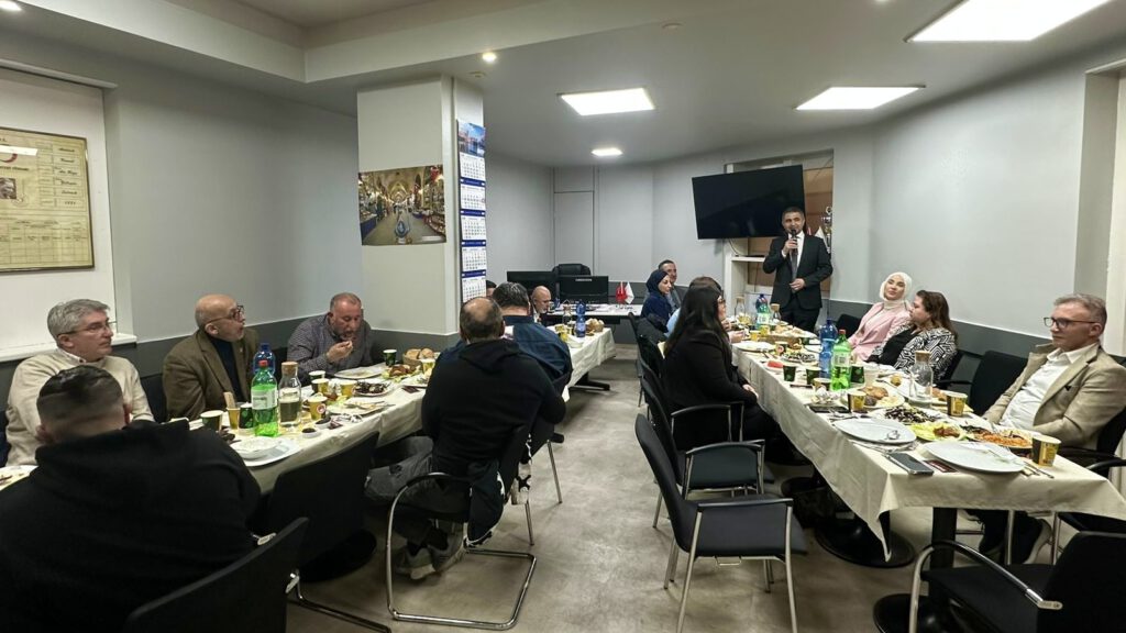 PHOTO-2026-03-08-21-06-20-5-1024x576 Hamburg Gaziantepliler Derneği’nden Türk Dernek Başkanlarına İftar