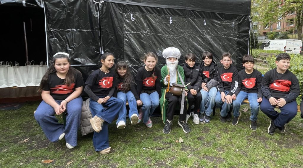 0-13-1024x570 Hamburg’da Binlerce Kişi 23 Nisan Kutlamasında Buluştu
