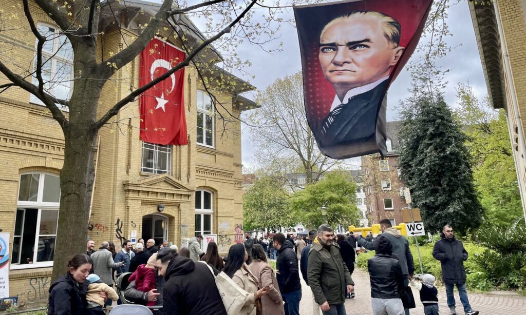 0-19-1024x614 Hamburg’da Binlerce Kişi 23 Nisan Kutlamasında Buluştu