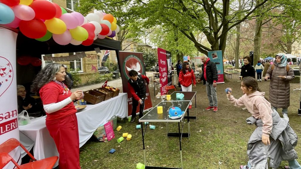 0-3-1-1024x576 Hamburg’da Binlerce Kişi 23 Nisan Kutlamasında Buluştu