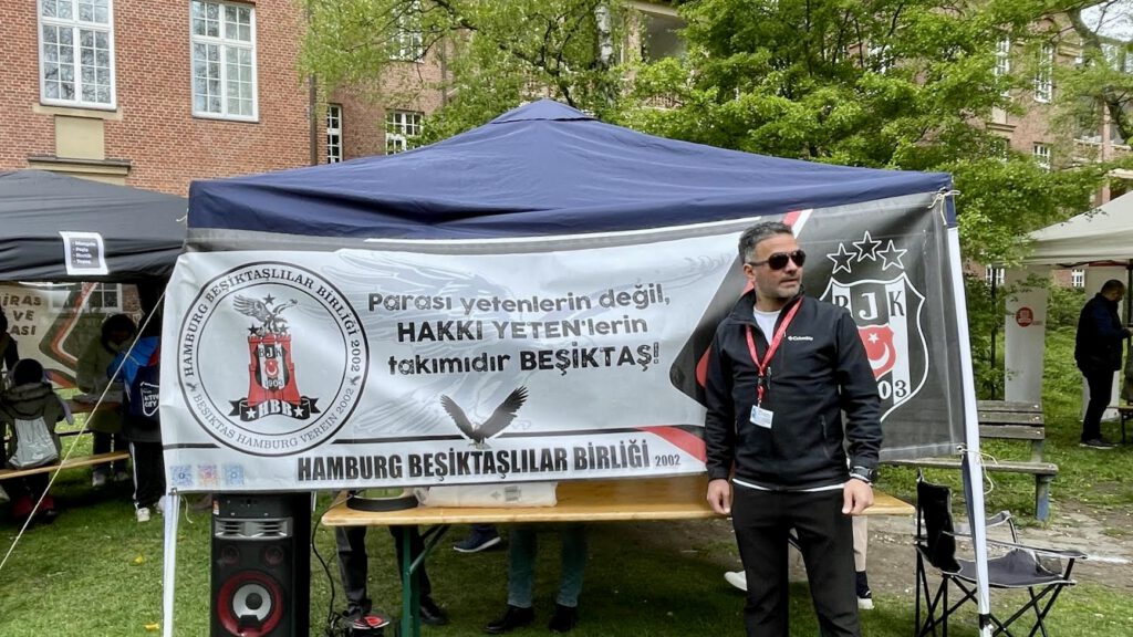 0-4-1024x576 Hamburg’da Binlerce Kişi 23 Nisan Kutlamasında Buluştu