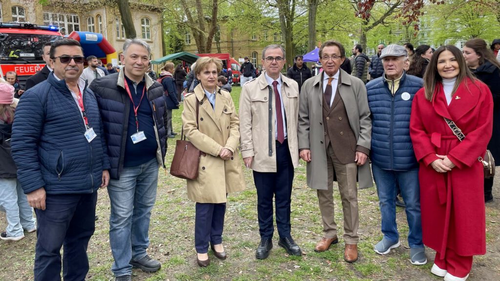 0-7-2-1024x576 Hamburg’da Binlerce Kişi 23 Nisan Kutlamasında Buluştu