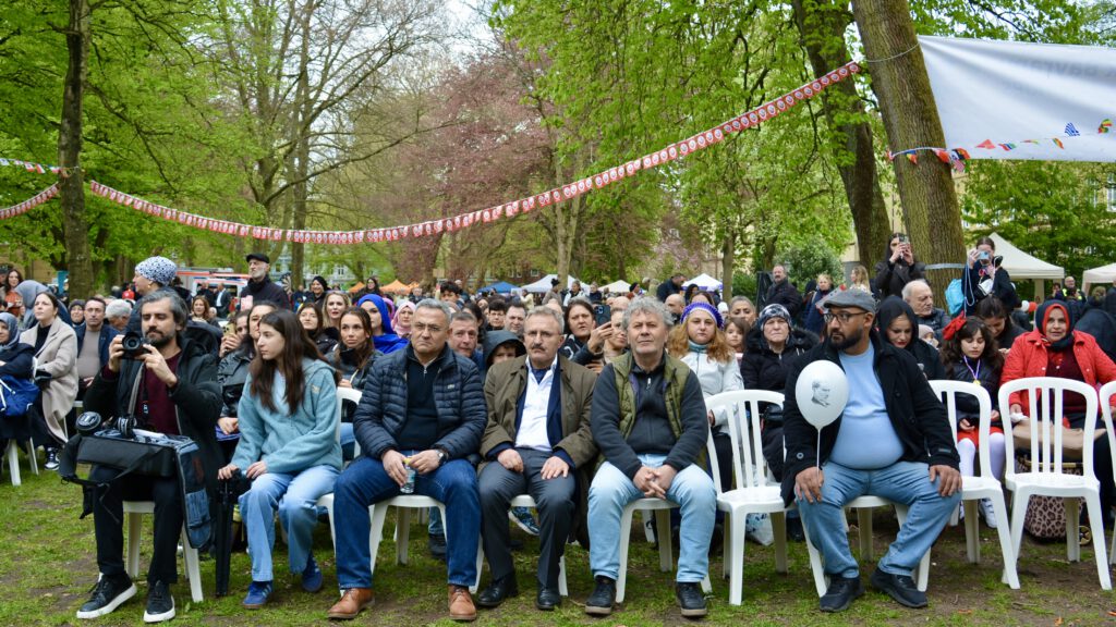DSC_0388-1024x576 Hamburg’da Binlerce Kişi 23 Nisan Kutlamasında Buluştu