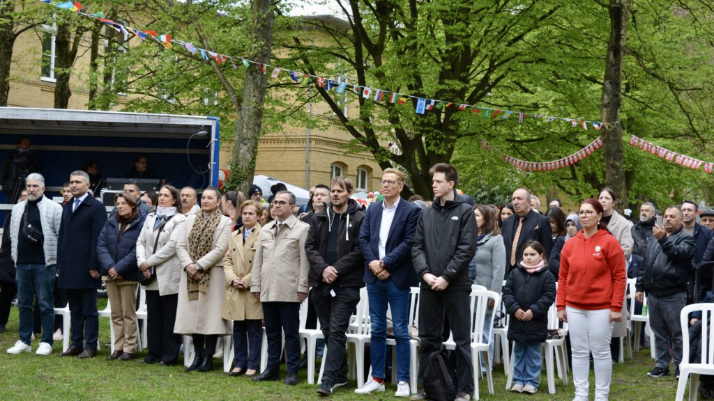 DSC_0393-1024x576 Hamburg’da Binlerce Kişi 23 Nisan Kutlamasında Buluştu