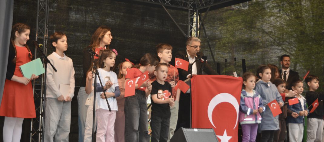 Hamburg’da Binlerce Kişi 23 Nisan Kutlamasında Buluştu