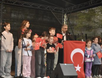 Hamburg’da Binlerce Kişi 23 Nisan Kutlamasında Buluştu