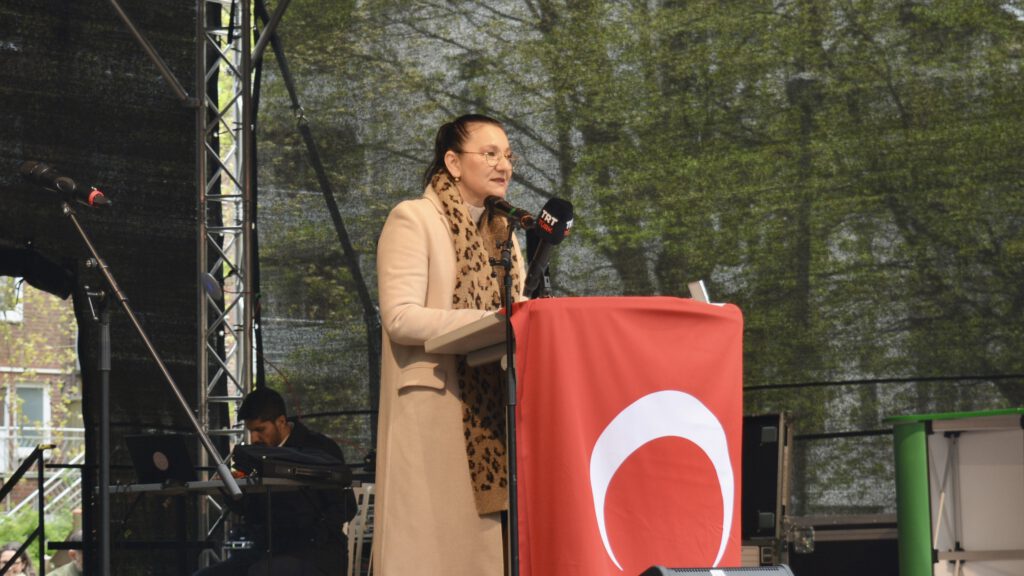 DSC_0402-1024x576 Hamburg’da Binlerce Kişi 23 Nisan Kutlamasında Buluştu