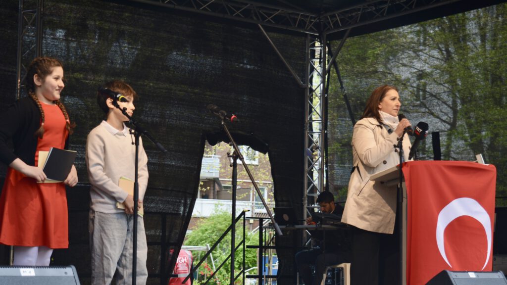 DSC_0405-1024x576 Hamburg’da Binlerce Kişi 23 Nisan Kutlamasında Buluştu