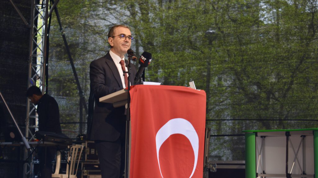 DSC_0420-1024x576 Hamburg’da Binlerce Kişi 23 Nisan Kutlamasında Buluştu