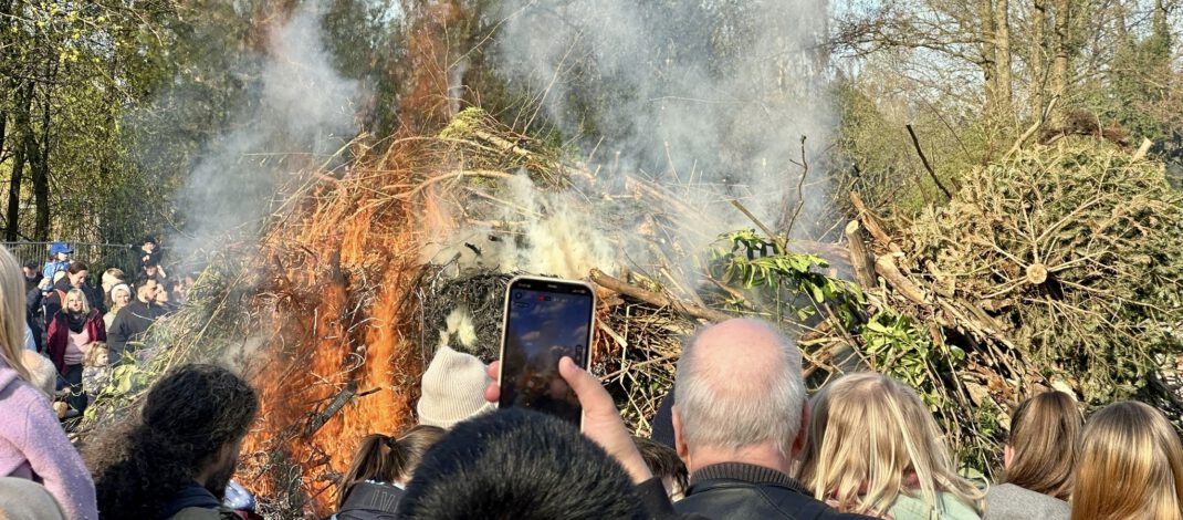 Hamburg Paskalya Ateşiyle Bahara Merhaba Dedi