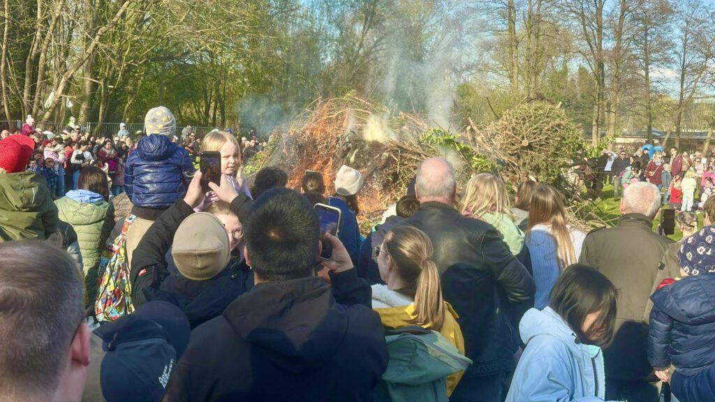 PHOTO-2026-04-04-20-53-53-1024x576 Hamburg Paskalya Ateşiyle Bahara Merhaba Dedi