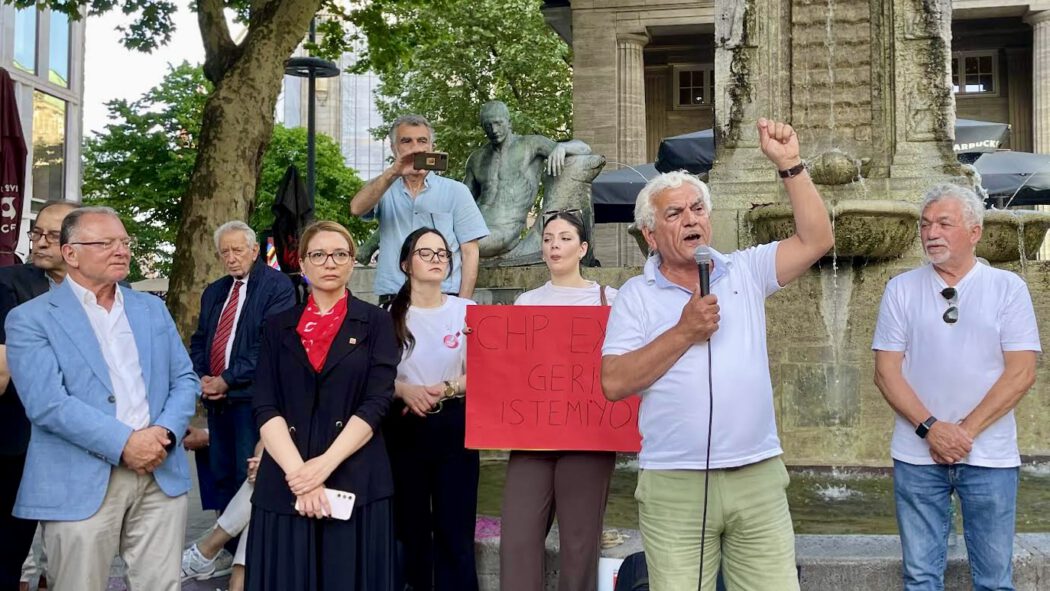 0-12-1050x591 Hamburg’da Demokrasi ve Halk İradesine Sahip Çıkma Mitingi