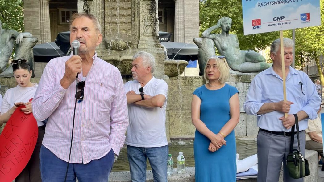 0-16-1050x591 Hamburg’da Demokrasi ve Halk İradesine Sahip Çıkma Mitingi