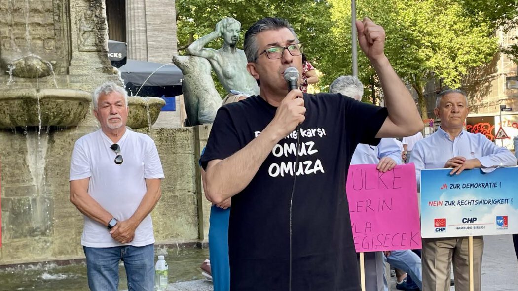 0-5-2-1050x591 Hamburg’da Demokrasi ve Halk İradesine Sahip Çıkma Mitingi