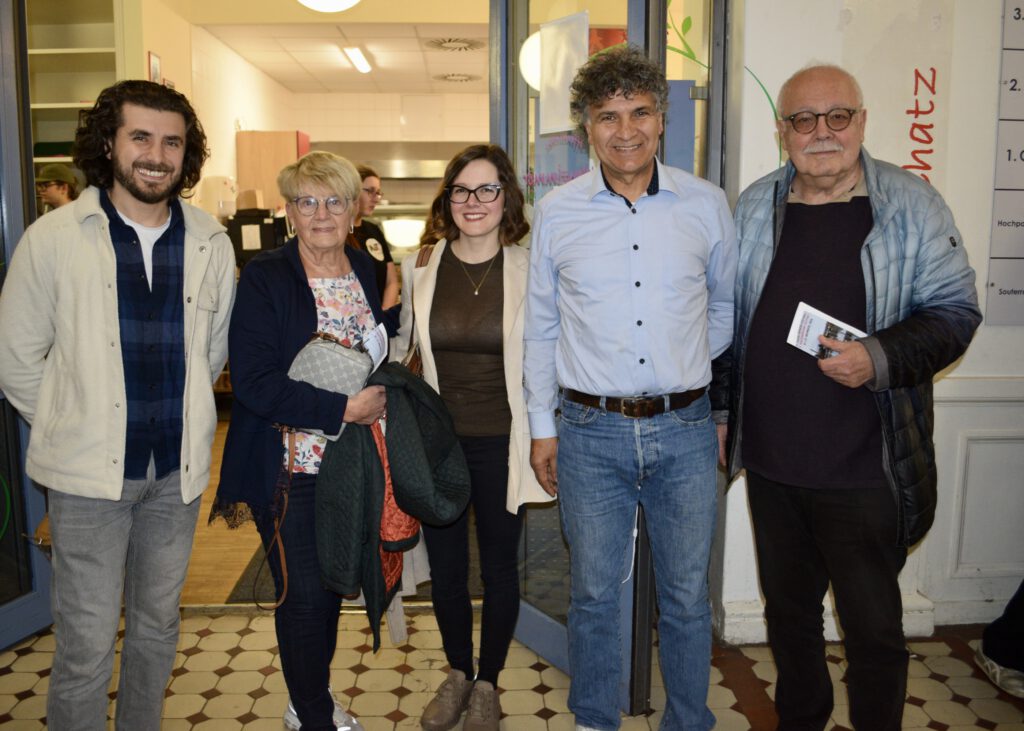 Goruntu-4-1024x731 Hamburg’da 9. Tiyatro Köprüsü Festivali Savaş Karşıtı Oyunla Başladı