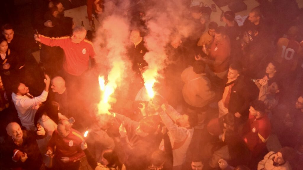 PHOTO-2026-05-10-16-54-23-1024x576 Galatasaray’ın Şampiyonluğu Hamburg’da Coşkuyla Kutlandı