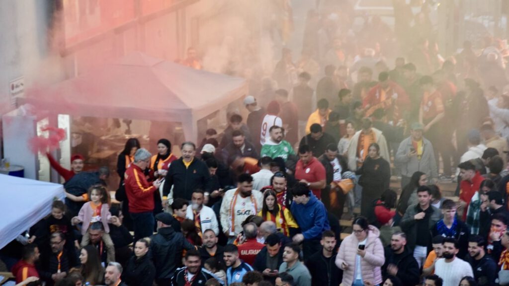 PHOTO-2026-05-10-16-54-24-4-1024x576 Galatasaray’ın Şampiyonluğu Hamburg’da Coşkuyla Kutlandı