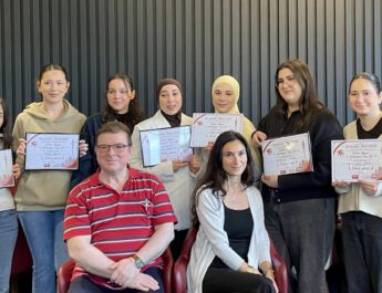 Hamburg’da Türkçe Dersini Seçen Lise Mezunlarına Onur Töreni