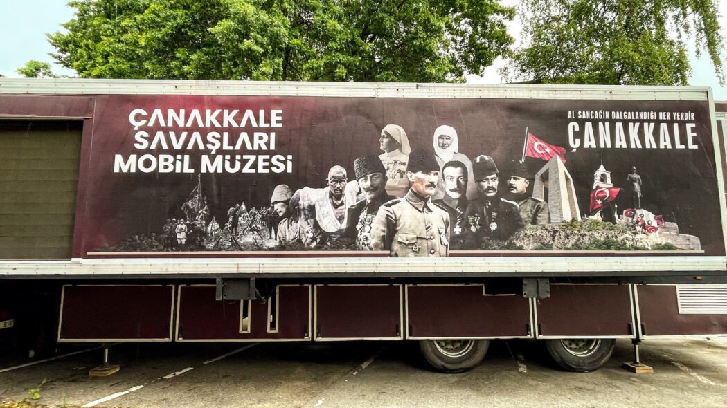 IMG_0051-EDIT-1050x590 Çanakkale Savaşları Mobil Müzesi Hamburg'da Ziyaretçilere Açıldı