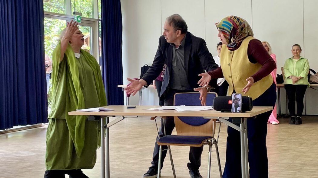 IMG_0109-1050x590 Tiyatro 4 Çeyrek Hamburg’da Sanatın Kurallarını Yeniden Yazıyor