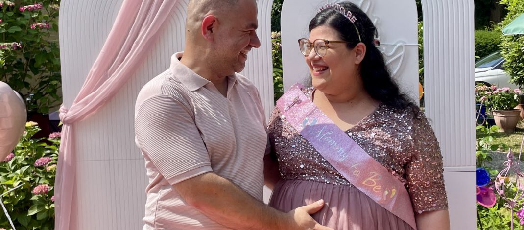 Hamburg’da Anne Adayına Sürpriz Baby Shower Bahçe Partisi