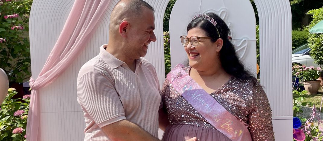 Hamburg’da Anne Adayına Sürpriz Baby Shower Bahçe Partisi