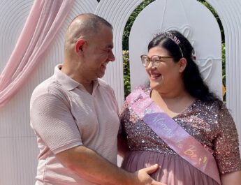 Hamburg’da Anne Adayına Sürpriz Baby Shower Bahçe Partisi