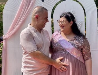 Hamburg’da Anne Adayına Sürpriz Baby Shower Bahçe Partisi
