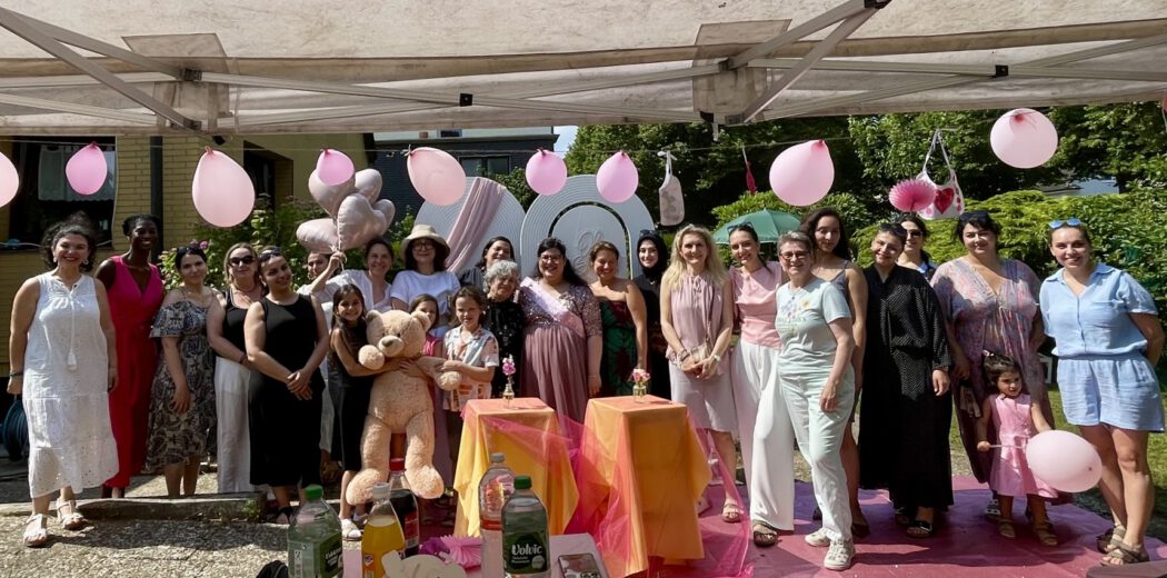 IMG_0271-1050x520 Hamburg’da Anne Adayına Sürpriz Baby Shower Bahçe Partisi