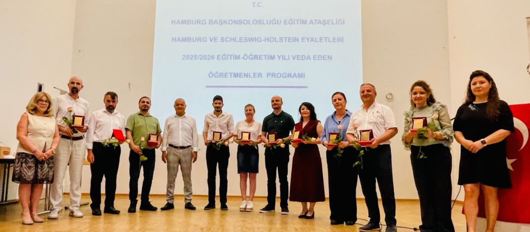 Hamburg’da Eğitim Neferleri Plaketlerle Uğurlandı