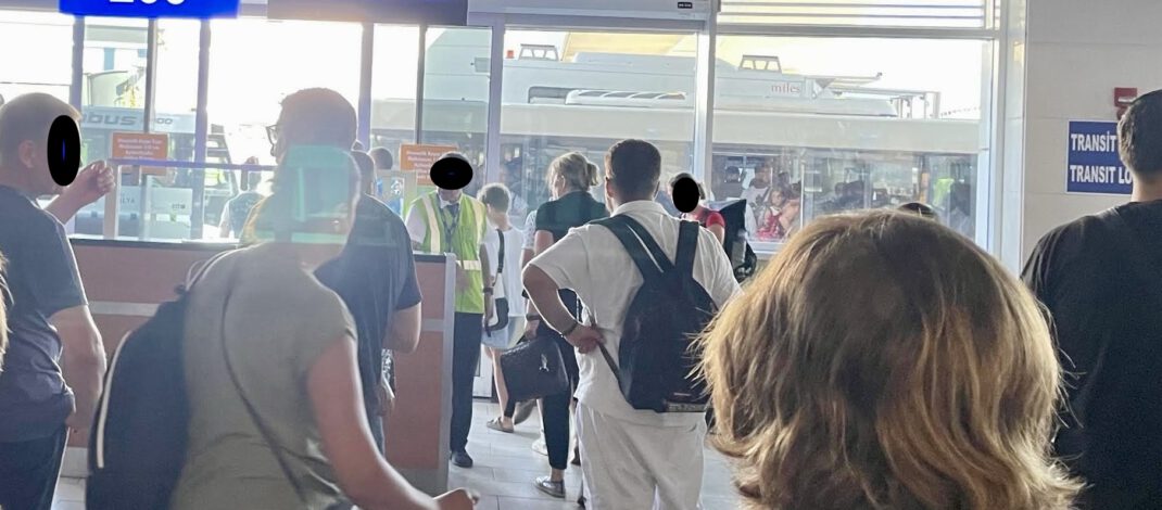 Antalya Havalimanı’nda Hamburg Uçuşu Öncesi Kapı Karmaşası