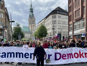 Hamburg’da Faşizme ve AfD’ye Karşı Büyük Gösteri